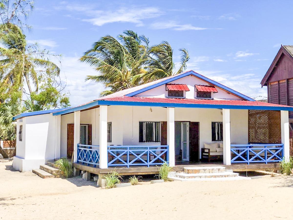 Villa A.Tia Morondava Luaran gambar