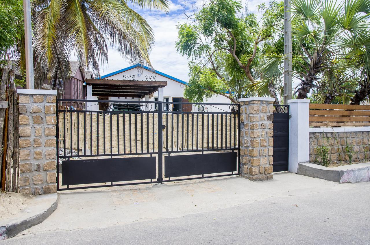 Villa A.Tia Morondava Luaran gambar