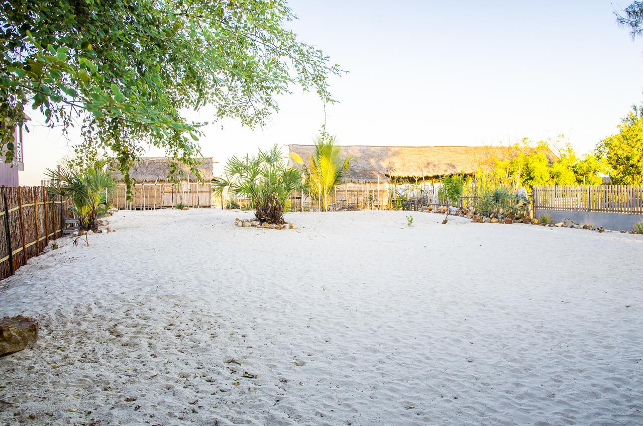 Villa A.Tia Morondava Luaran gambar
